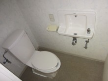 リビングを可動式の間仕切りで明るく広い空間に リビングを可動式の間仕切りで明るく広い空間に